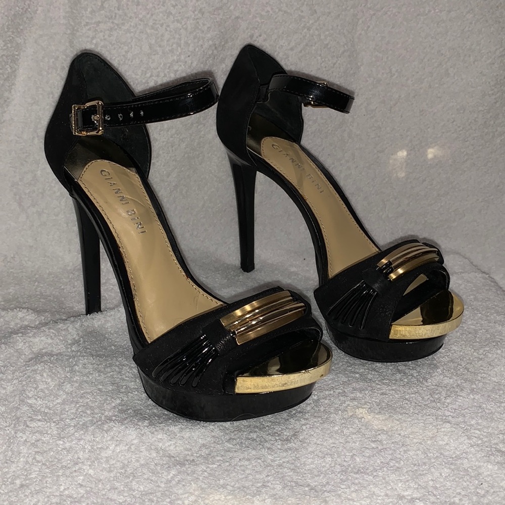 Black heels size 6.5